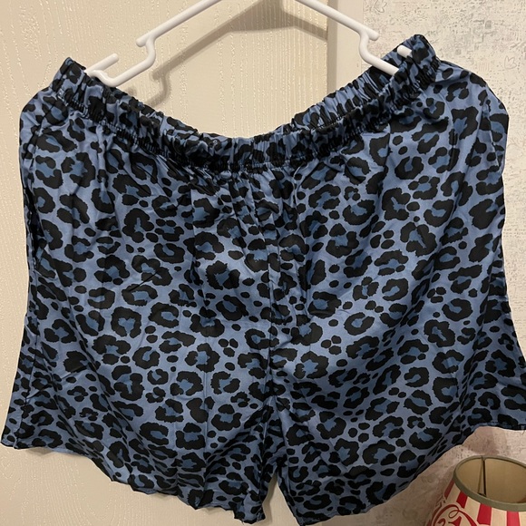 New without tags black and blue leopard print shorts set - Picture 3 of 3